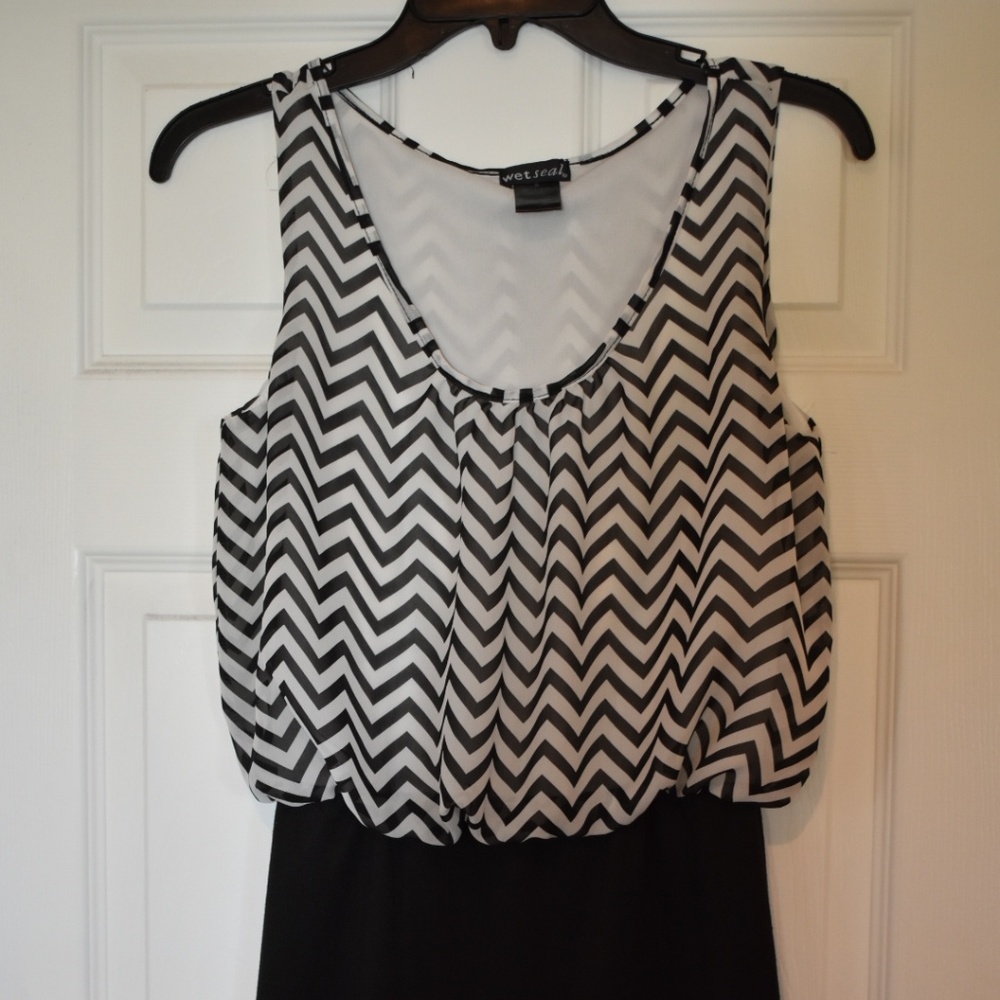 Chevron Pattern Dress - Picture 2 of 2